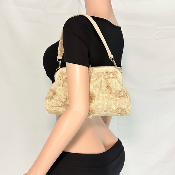 Elegant Gold Clutch - Picture 3 of 4